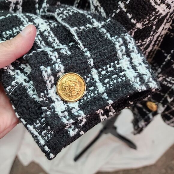 Urban Daizy Black and White Plaid Button Close Shacket Size Medium - Picture 7 of 13